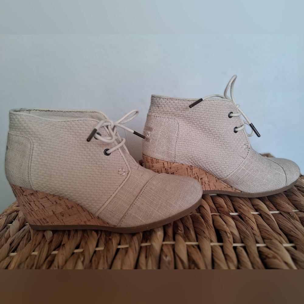 TOMS Sz W7 Neutral Linen Lace-Up Wedge Ankle Booties - Picture 2 of 7